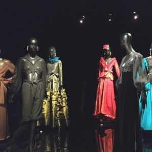 Musée Yves Saint Laurent abiti in mostra